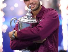 关于德约科维奇赛点兑现，曼城淘汰巴黎圣日耳曼晋级四强，主帅激动落泪的信息